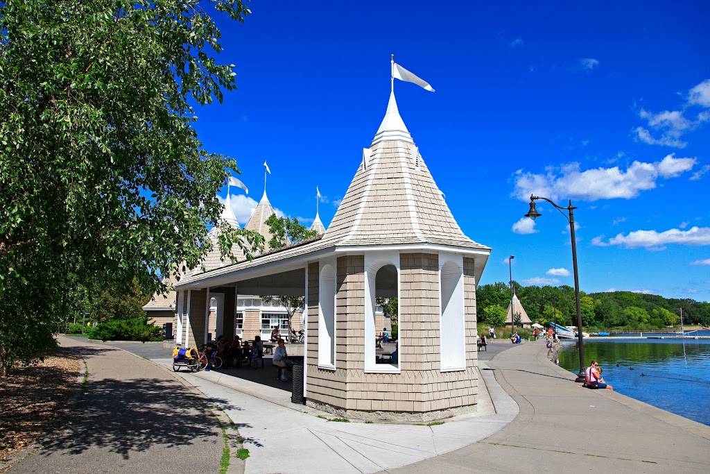 Bread & Pickle | restaurant | 4135 W Lake Harriet Pkwy, Minneapolis, MN 55410, USA | 6127679009 OR +1 612-767-9009
