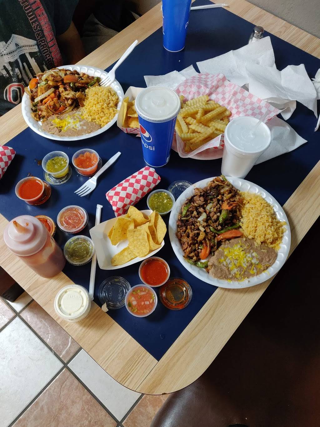 Linas | Mexican Restaurant | restaurant | 2201 N 90th St #128, Omaha, NE 68134, USA | 4029342100 OR +1 402-934-2100