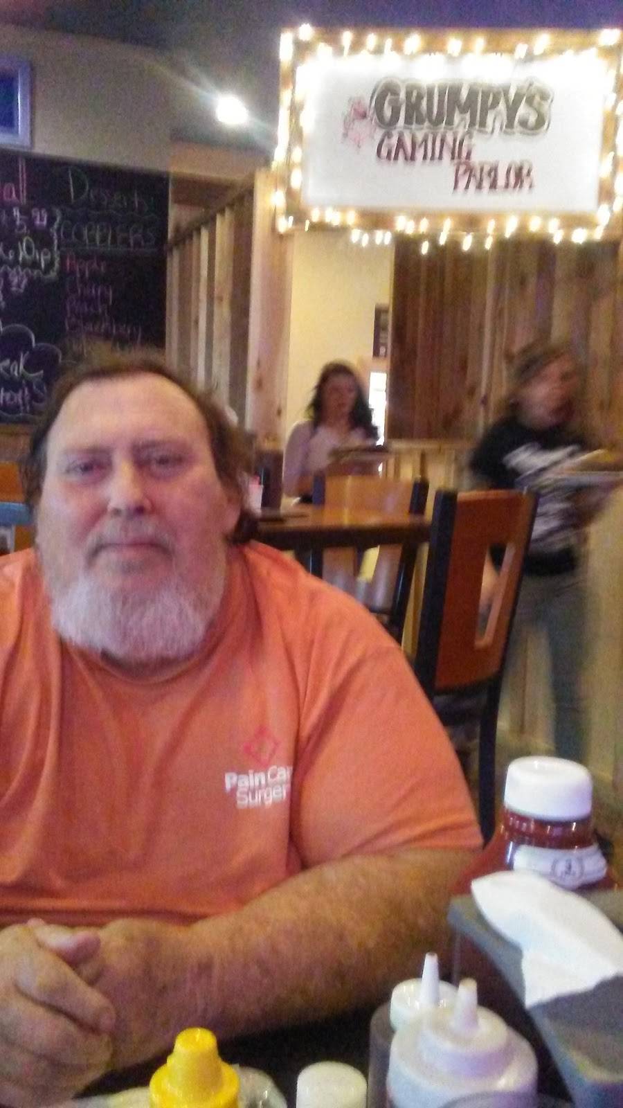 Grumpys Smokehouse | restaurant | 7335 Cox Dr, Carterville, IL 62918, USA | 6189972272 OR +1 618-997-2272