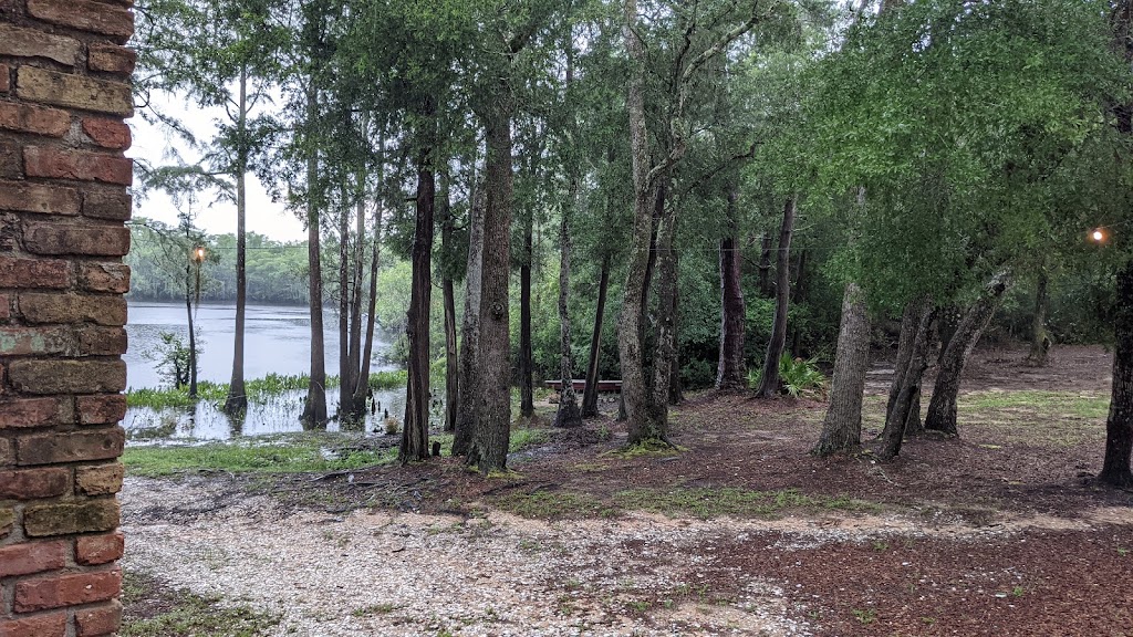 Gators Seafood Restaurant | restaurant | 4030 Farrington Rd, Milton, FL 32583, USA | 8506232661 OR +1 850-623-2661