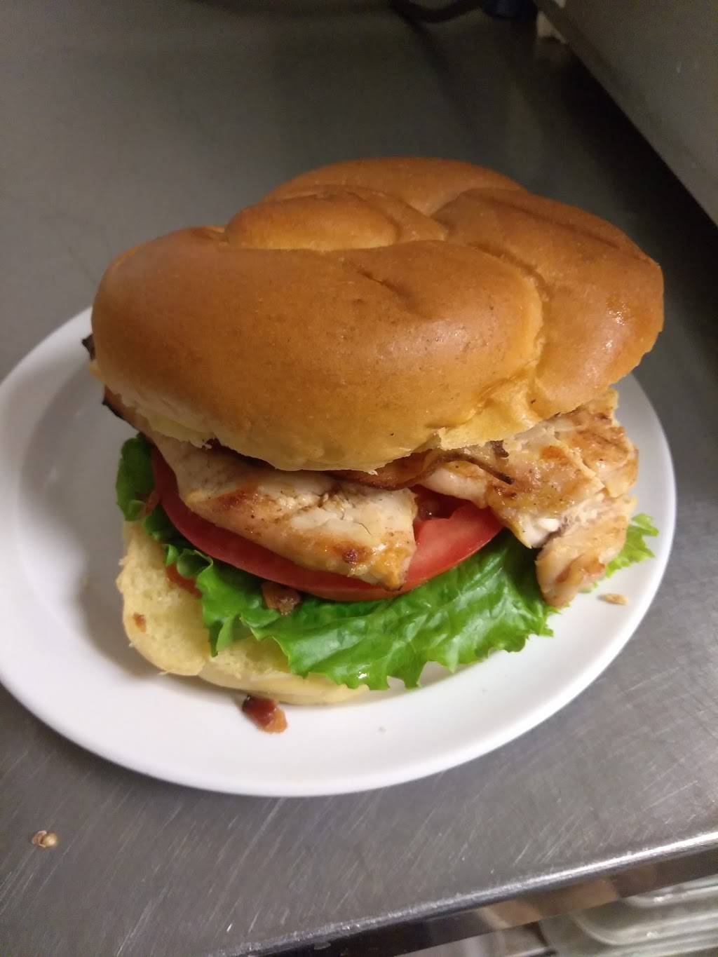 Suzy Qs Hometown Diner | restaurant | 225 Chimney Corner Ln #1001 ON in Greenwich Medical Complex, Military Trail, Jupiter, FL 33458, USA | 5618223744 OR +1 561-822-3744