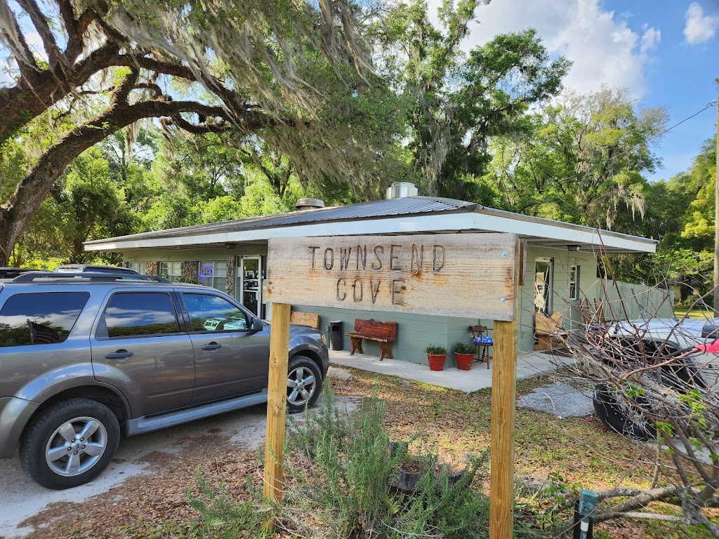 Townsend Cove | restaurant | 12991 NE 245th Street Rd, Fort McCoy, FL 32134, USA | 3525463839 OR +1 352-546-3839