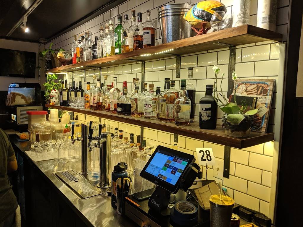 Easy ‘Que | restaurant | 767 Kailua Rd #106, Kailua, HI 96734, USA | 8087623089 OR +1 808-762-3089