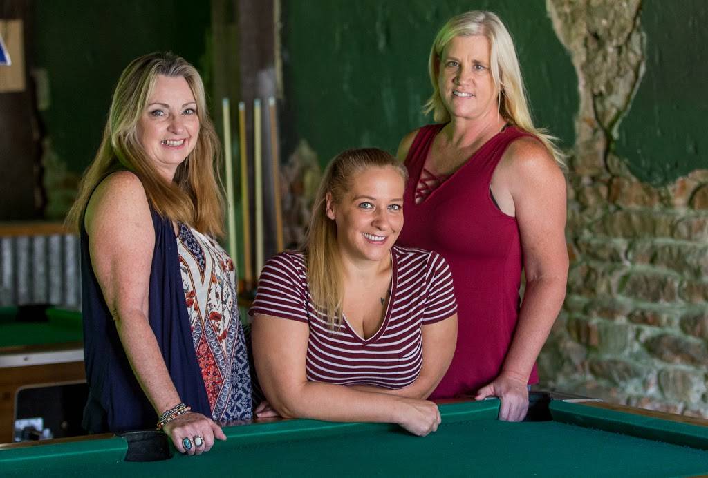 Burton Roadhouse | restaurant | 518 N Railroad St, Burton, TX 77835, USA | 9792890013 OR +1 979-289-0013