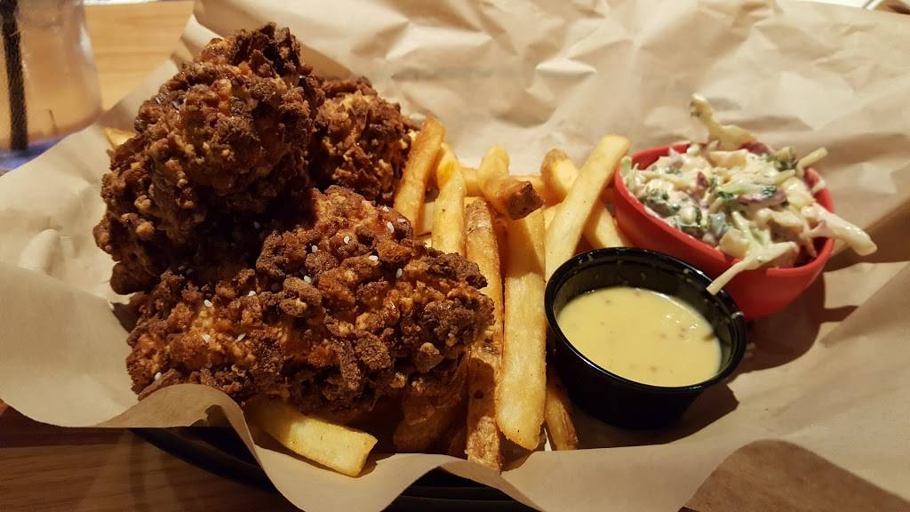 Thirsty Dog East Bank | restaurant | 1085 Old River Rd, Cleveland, OH 44113, USA | 2165231501 OR +1 216-523-1501