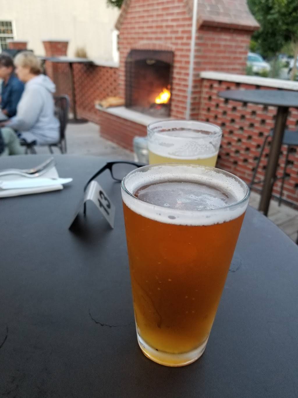 White Fox Taverna | restaurant | 800 Fairbanks Rd, Farmington, ME 04938, USA | 2074009114 OR +1 207-400-9114