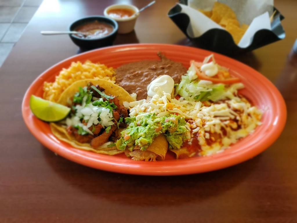 El Chilito Bravo | restaurant | 459 W Irving Park Rd, Bensenville, IL 60106, USA | 6305958830 OR +1 630-595-8830