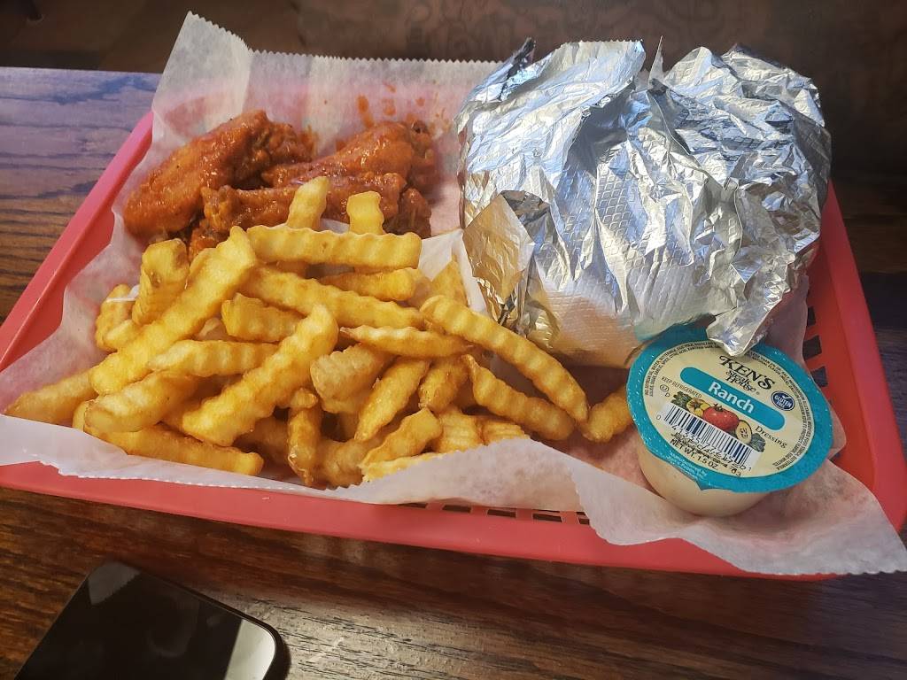 Deli & Wings | restaurant | 520 General Courtney Hodges Blvd, Perry, GA 31069, USA | 4782180400 OR +1 478-218-0400