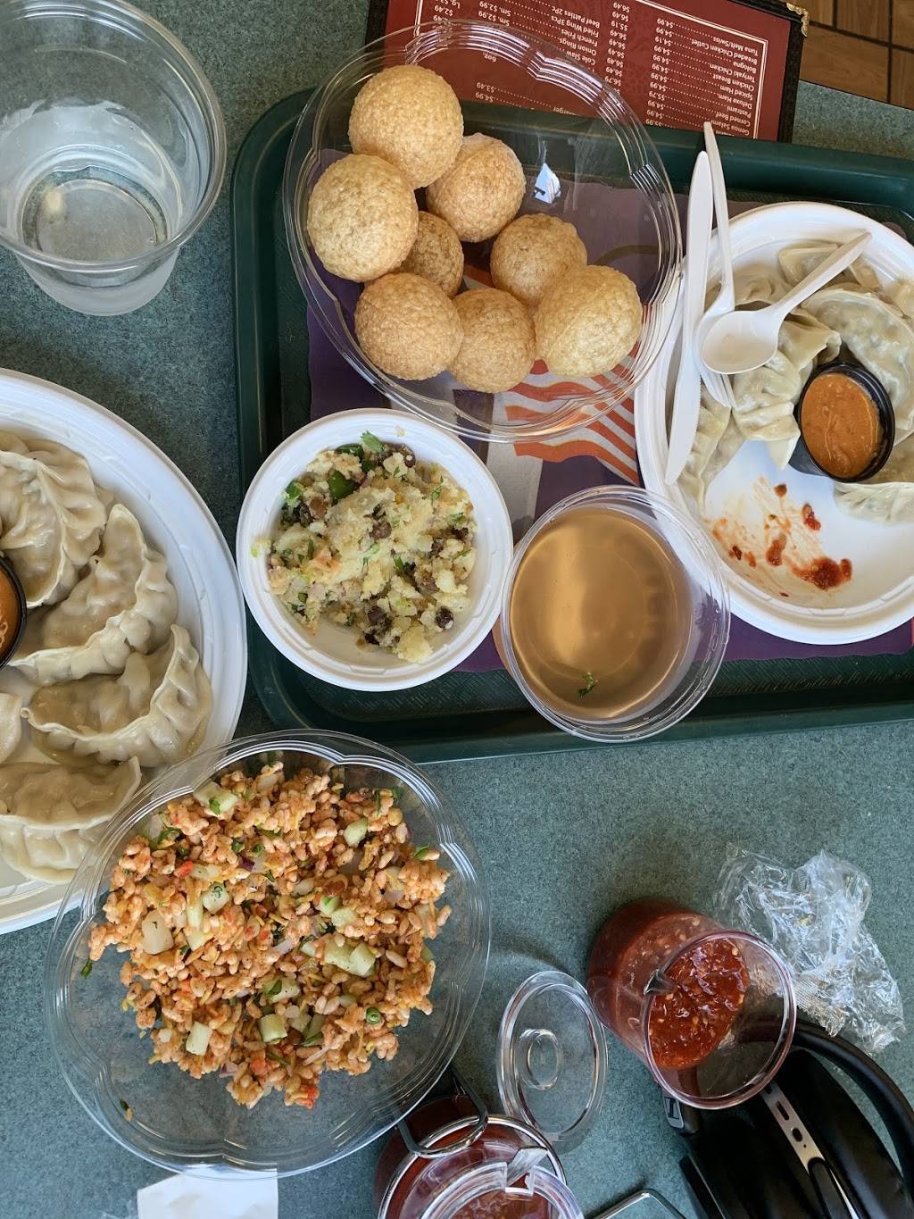 Moms MoMo and Deli | restaurant | 5550 Derry St, Harrisburg, PA 17111, USA | 7176956847 OR +1 717-695-6847