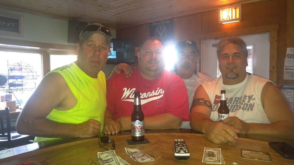 Bladers Dakota Inn | restaurant | W9501 County Road Jj, Wautoma, WI 54982, USA | 9207873227 OR +1 920-787-3227