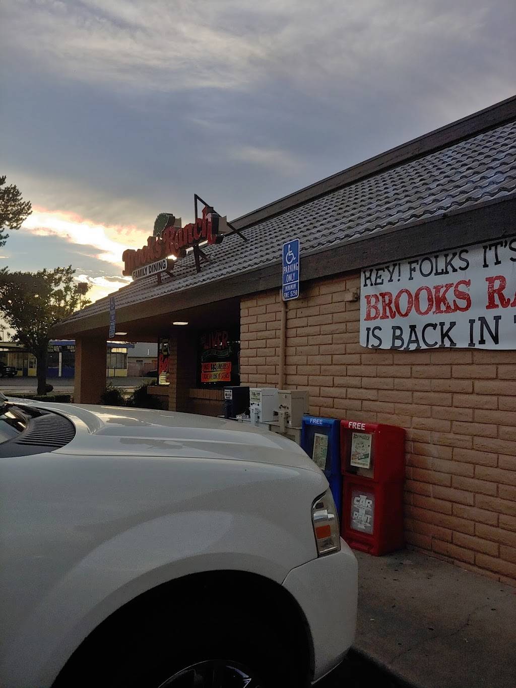 Brooks Ranch | restaurant | 2432 McCall Ave, Selma, CA 93662, USA | 5598966568 OR +1 559-896-6568