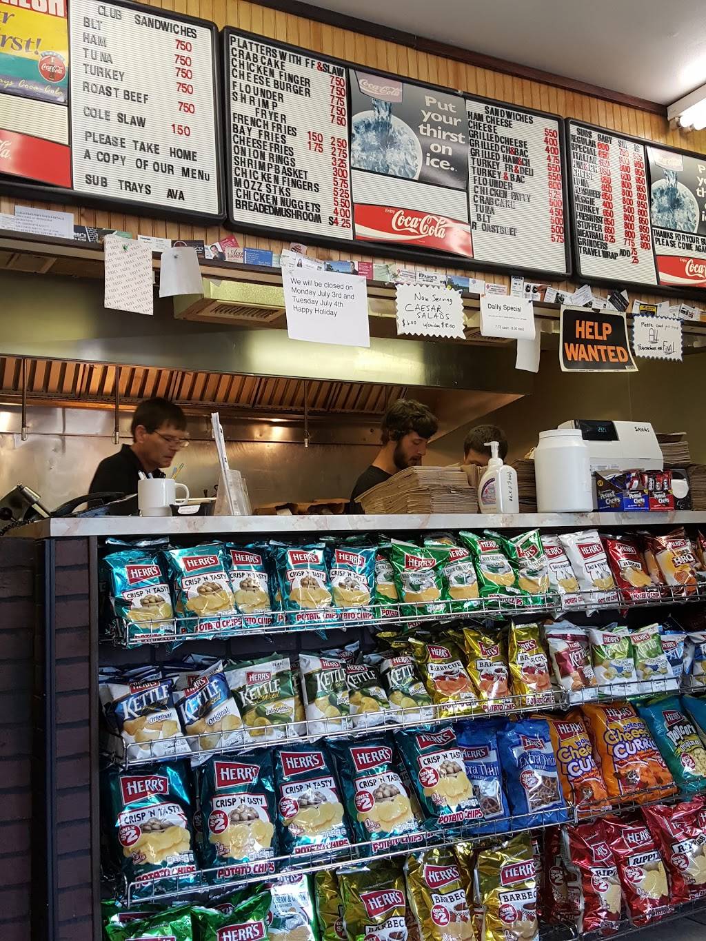 Mikes Famous Steaks & Subs | restaurant | 754 E Chestnut Hill Rd, Newark, DE 19713, USA | 3024530331 OR +1 302-453-0331