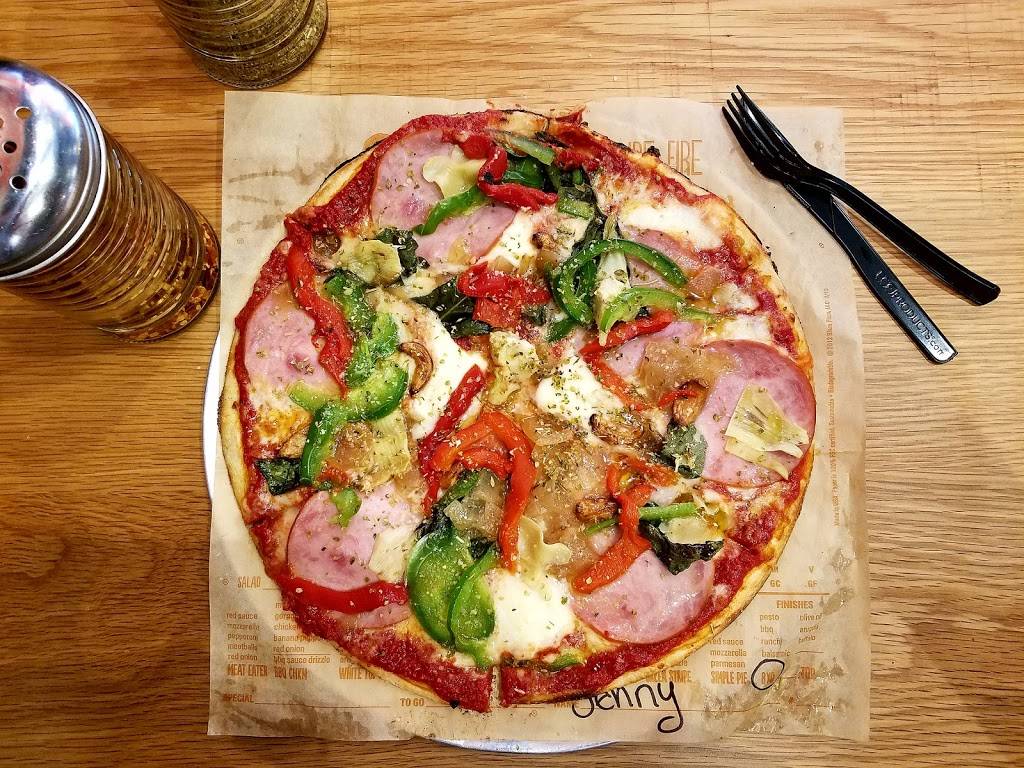 Blaze Pizza | restaurant | 511 S State St, Chicago, IL 60605, USA | 3126839092 OR +1 312-683-9092