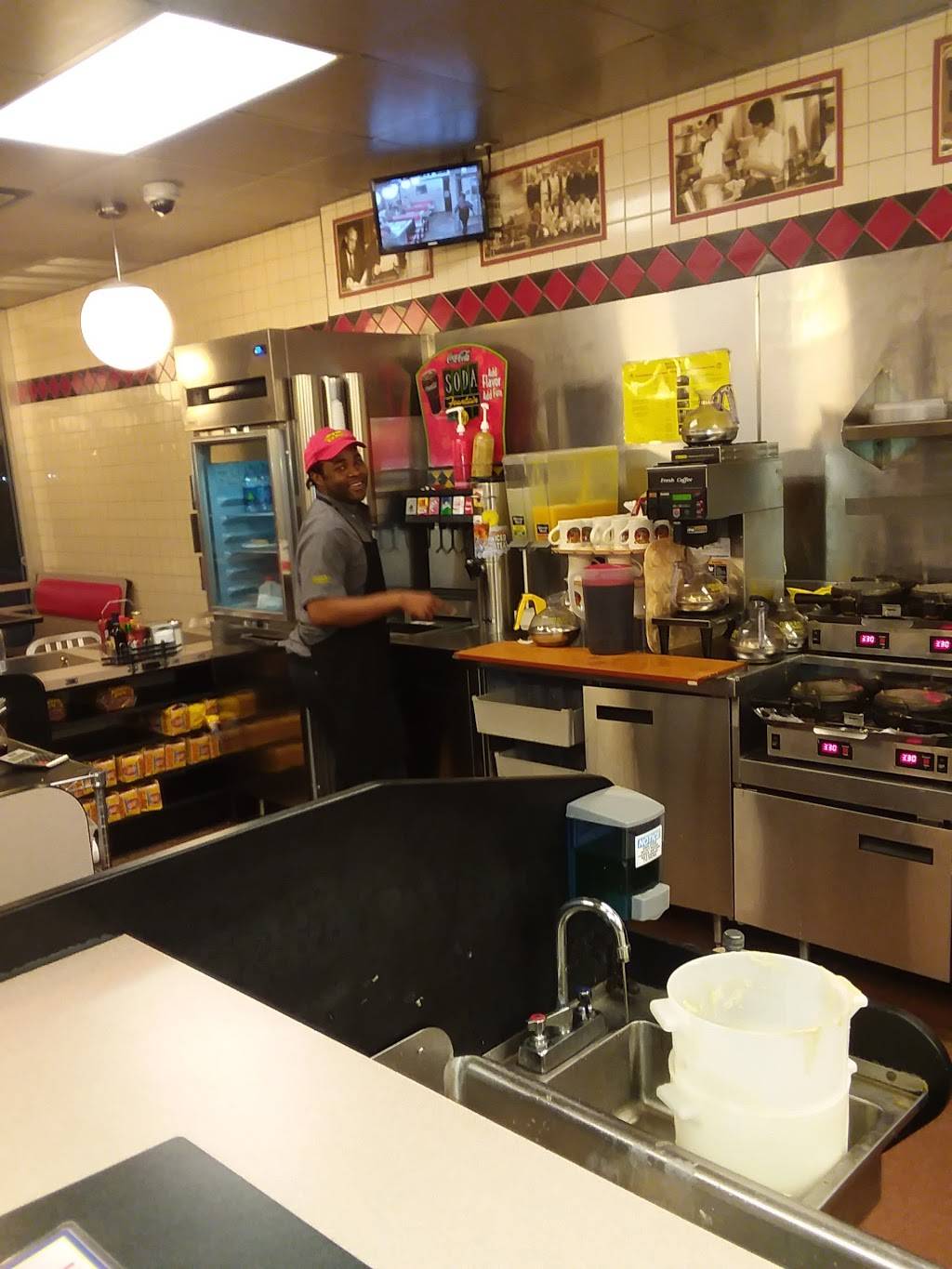 Waffle House | meal takeaway | 1521 Lynnhaven Pkwy, Virginia Beach, VA 23453, USA | 7573682500 OR +1 757-368-2500