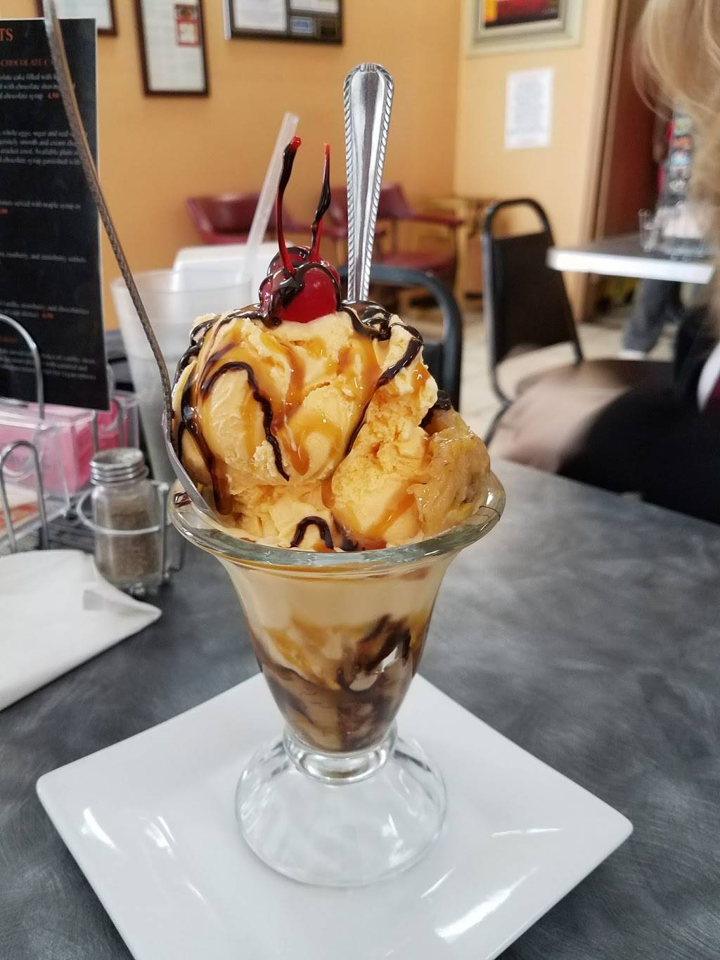 Funmis Cafe - Nigerian Cuisine | restaurant | 3028 Bardstown Rd, Louisville, KY 40205, USA | 5024545009 OR +1 502-454-5009