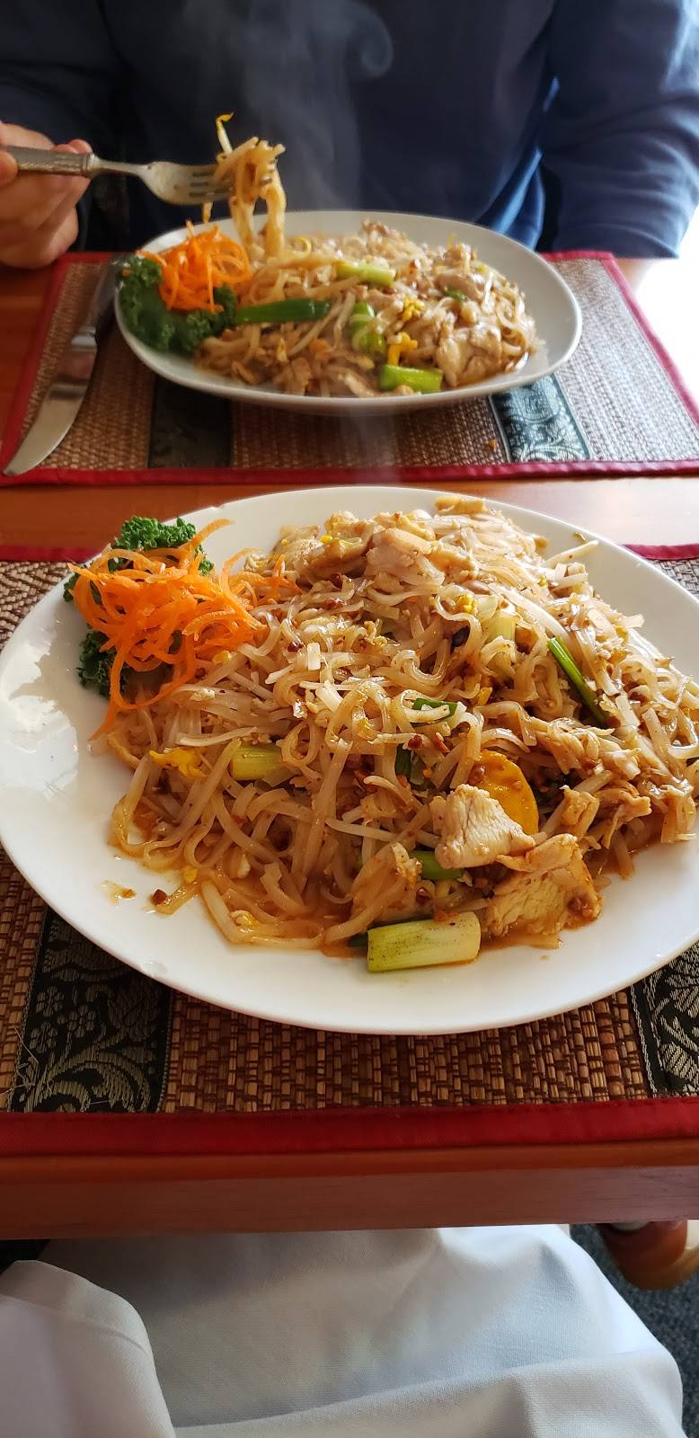 Tasty Thai | restaurant | 182 State Rd, Kittery, ME 03904, USA | 2074399988 OR +1 207-439-9988