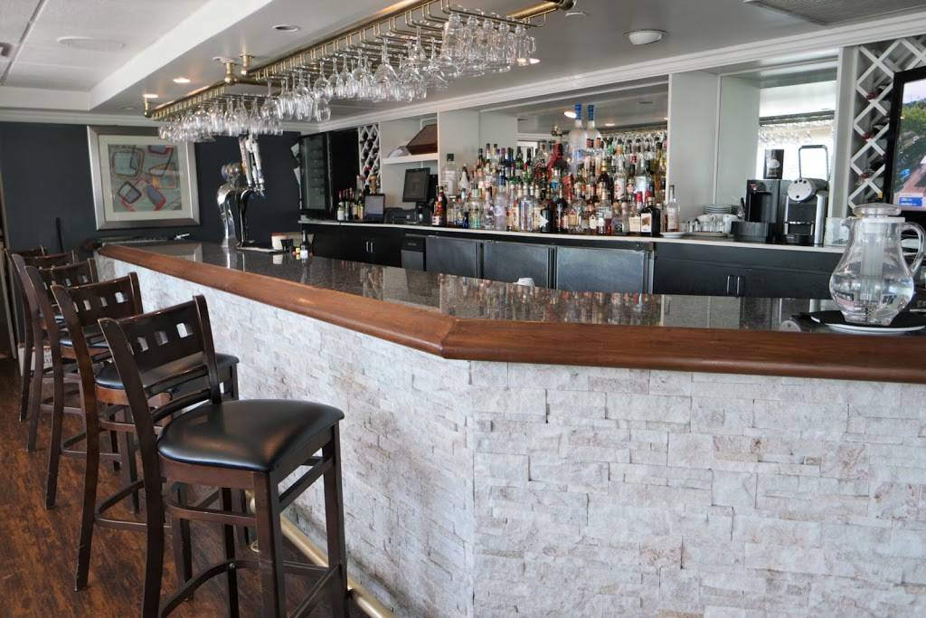 Fox Bistro | restaurant | 640 Dixon Rd, Etobicoke, ON M9W 1J1, Canada | 4162437912 OR +1 416-243-7912