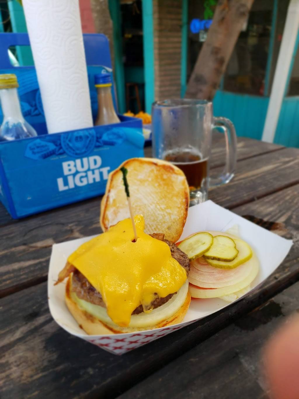 Skinnys Place | restaurant | 3901 Gulf Dr, Holmes Beach, FL 34217, USA | 9417787769 OR +1 941-778-7769