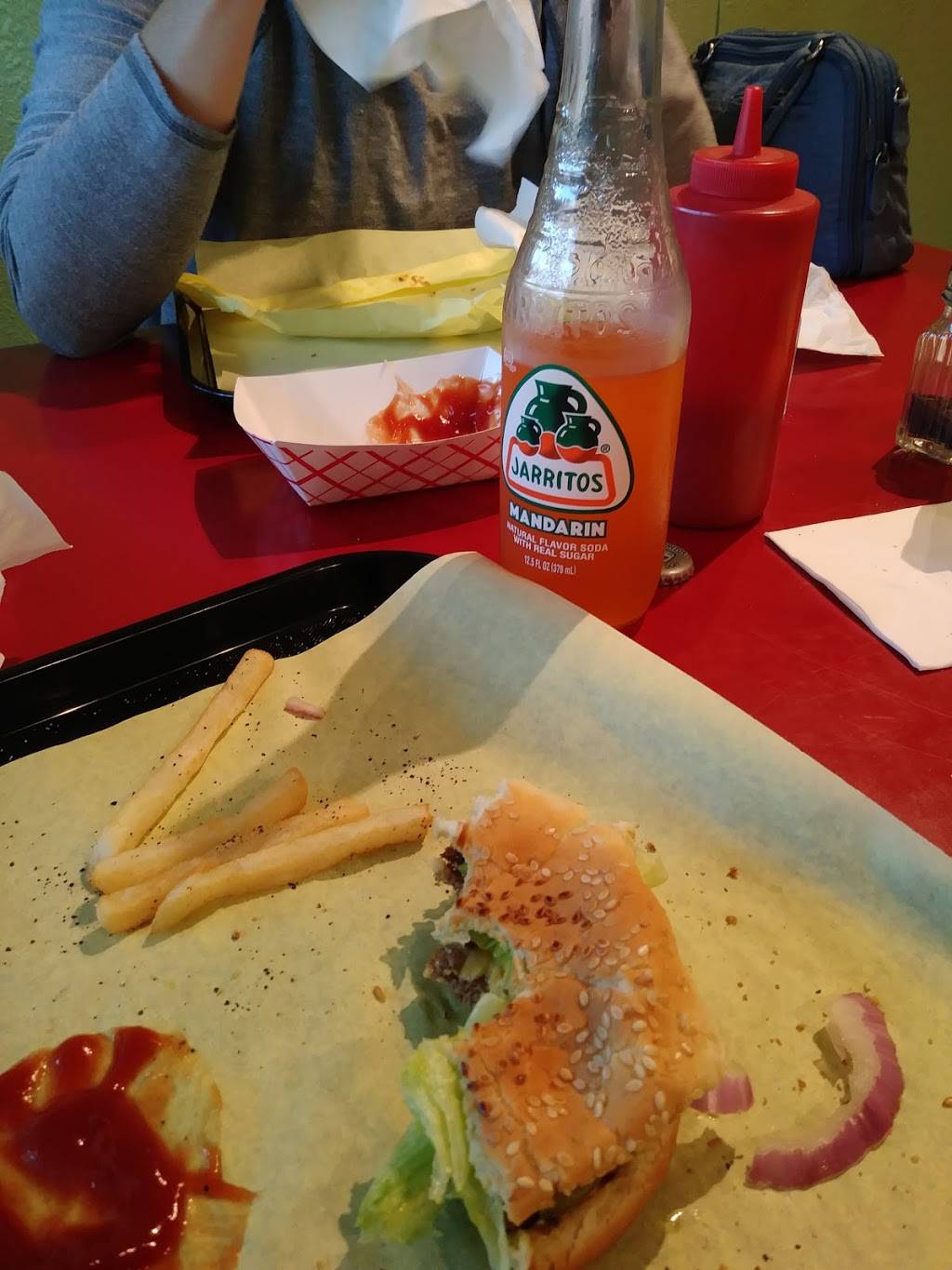 Johnnys Burgers | restaurant | 2747 Pacific Ave SE, Olympia, WA 98501, USA | 3603577819 OR +1 360-357-7819