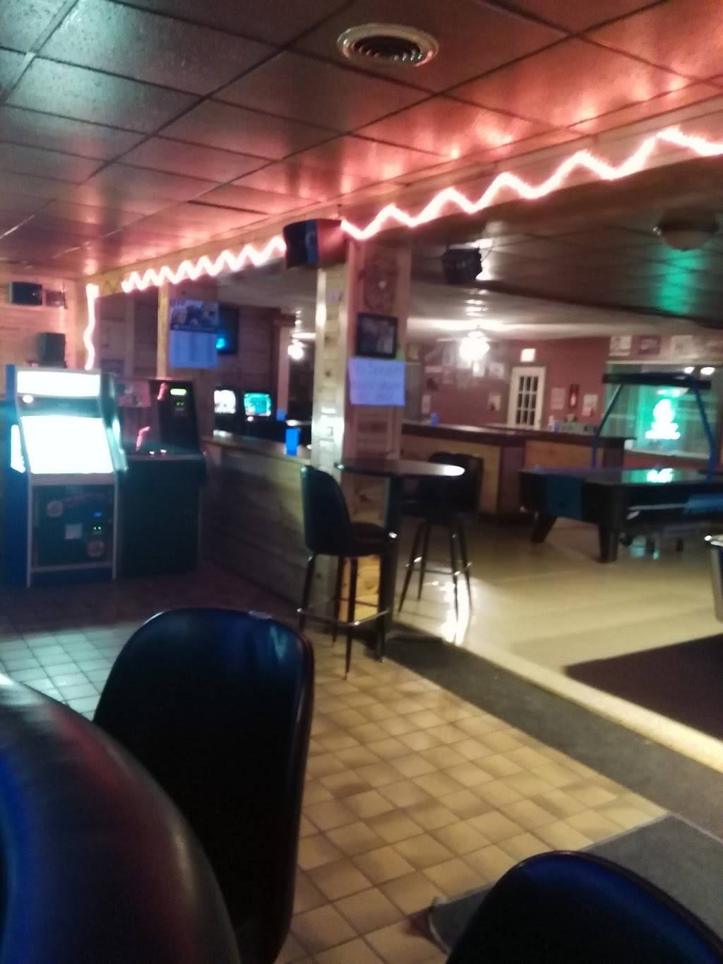 Bottoms Up Sports Bar & Grill | restaurant | 5165 N North Main St, Winter, WI 54896, USA | 7152662029 OR +1 715-266-2029