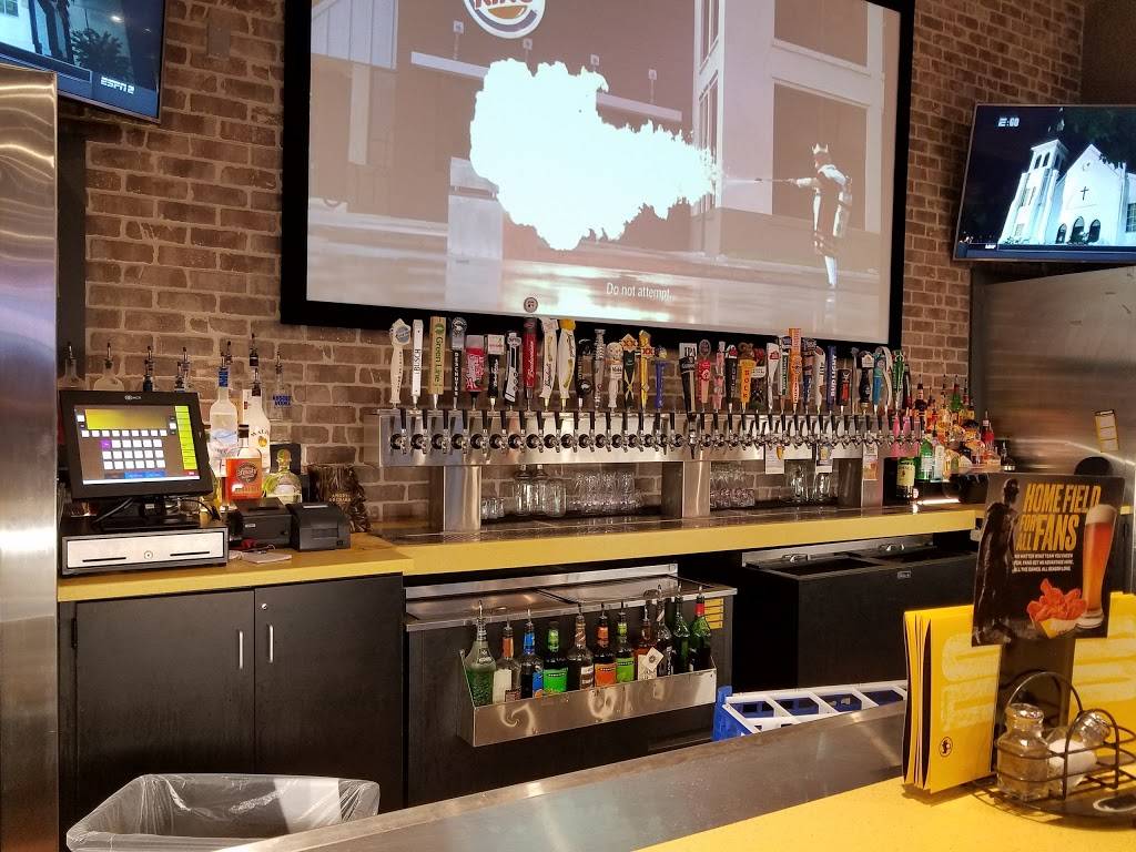 Buffalo Wild Wings | meal takeaway | 1001 Avenue of Mid-America Suite 1, Effingham, IL 62401, USA | 2175409464 OR +1 217-540-9464