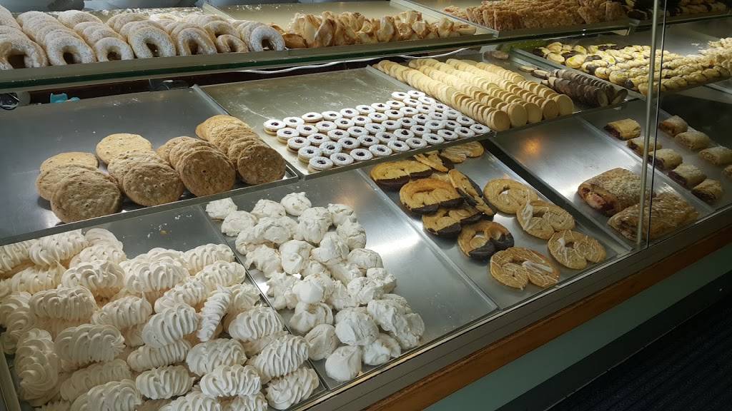 Fabians Cafe | bakery | 876 Markham Rd, Scarborough, ON M1H 2Y2, Canada | 4164381561 OR +1 416-438-1561