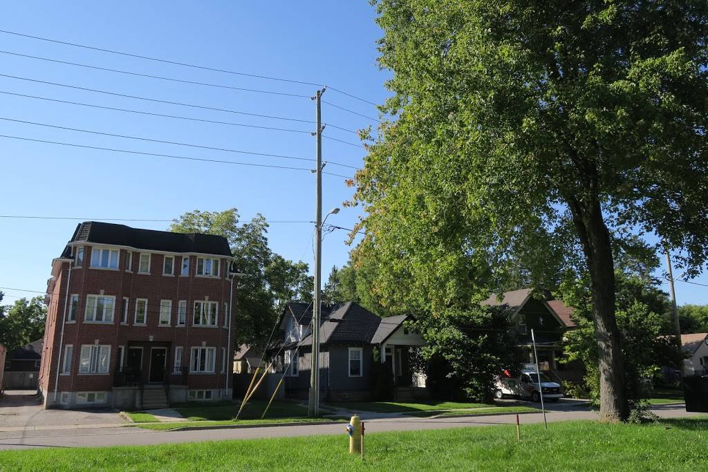 Double Double Pizza & Chicken | restaurant | 332 Wharncliffe Rd N, London, ON N6G 1E1, Canada | 5194730000 OR +1 519-473-0000