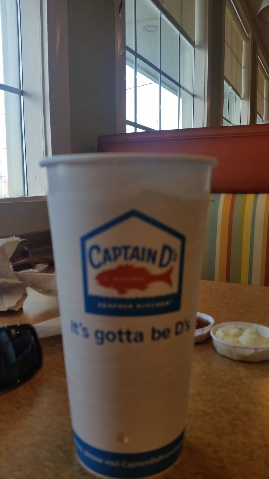 Captain Ds | restaurant | 2939 Fort Campbell Blvd, Hopkinsville, KY 42240, USA | 2708854555 OR +1 270-885-4555