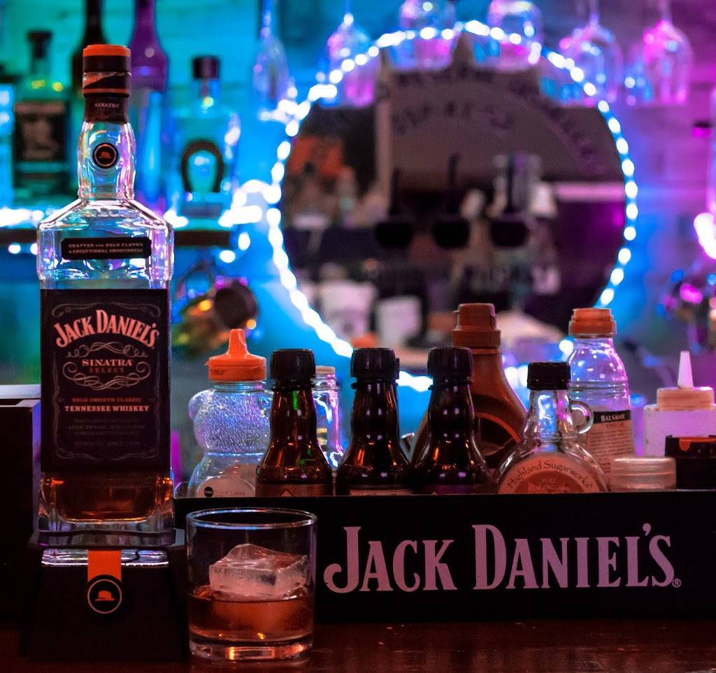 Tavern at the Creek | restaurant | 13769 S John Young Pkwy, Orlando, FL 32837, USA | 4074404642 OR +1 407-440-4642