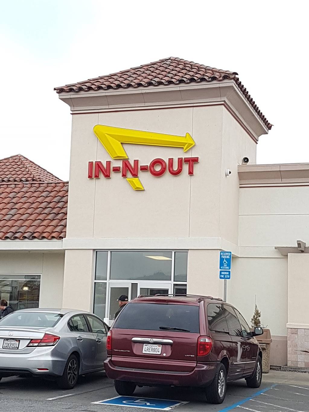 In-N-Out Burger | restaurant | 260 Washington St, Daly City, CA 94015, USA | 8007861000 OR +1 800-786-1000