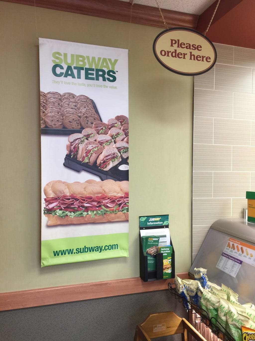 Subway | restaurant | Sharon Plaza, 19101 Leslie St #4, Sharon, ON L0G 1V0, Canada | 9054787999 OR +1 905-478-7999