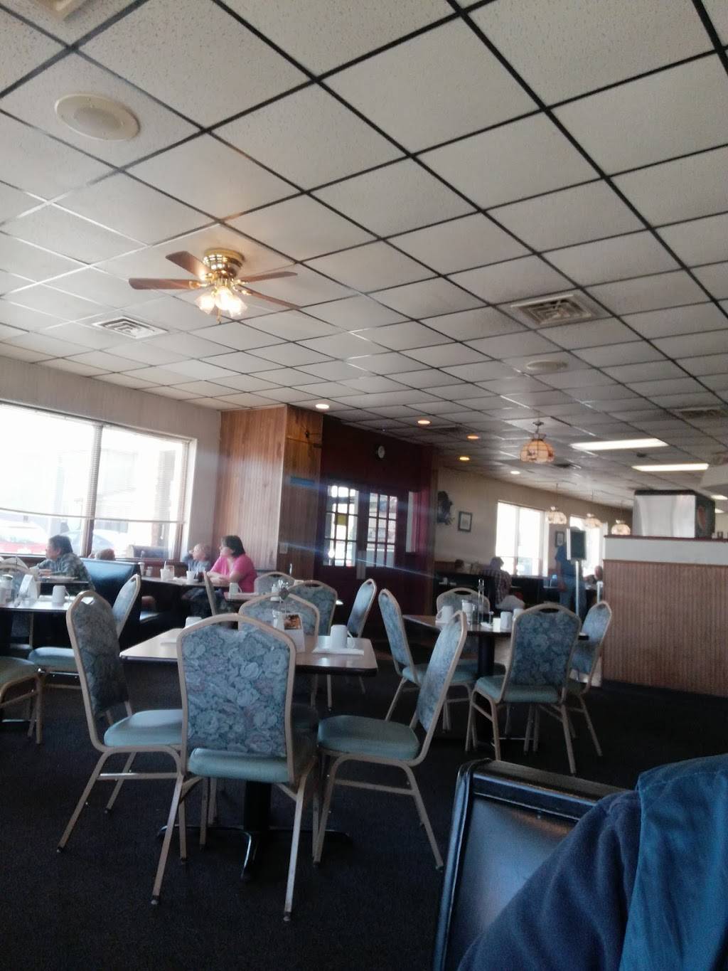 Superior Family Restaurant Dinos | restaurant | 1210 Superior Ave, Tomah, WI 54660, USA | 6083726055 OR +1 608-372-6055