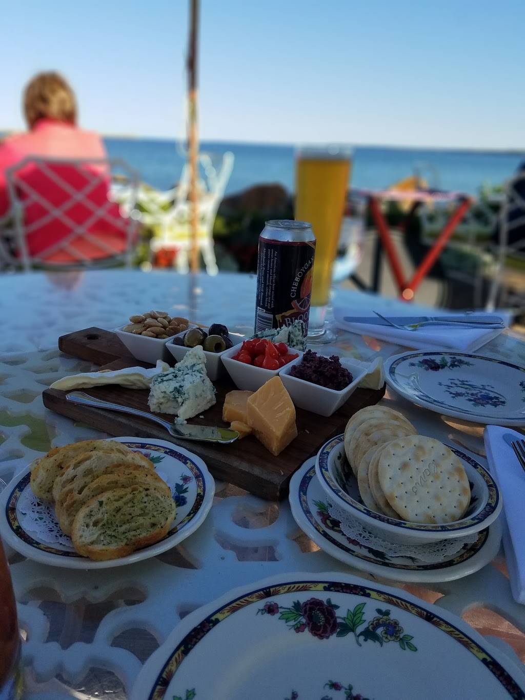 Carriage House | restaurant | 7485 Main St, Mackinac Island, MI 49757, USA | 9068473321 OR +1 906-847-3321