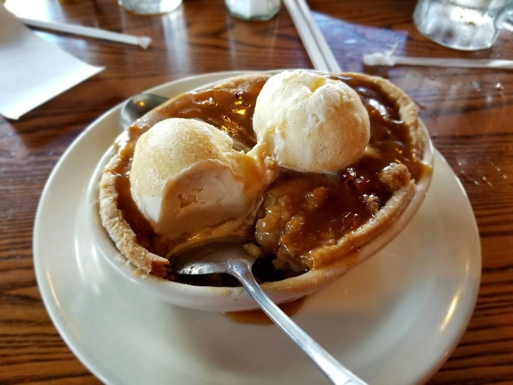 Cracker Barrel Old Country Store | restaurant | 5706 Northridge Dr, Gurnee, IL 60031, USA | 8472441512 OR +1 847-244-1512