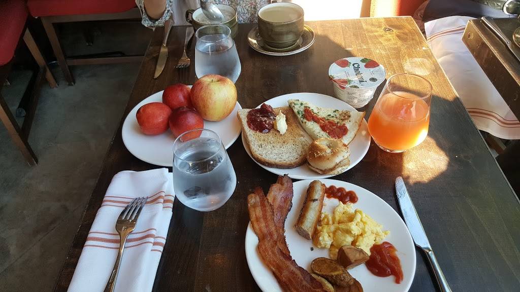 The Roundhouse | restaurant | 2 E Main St, Beacon, NY 12508, USA | 8457658369 OR +1 845-765-8369