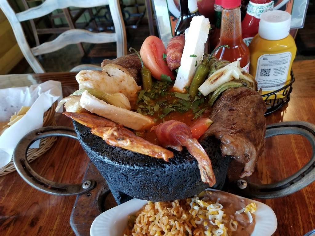 Lalos | restaurant | 1601 N Oxnard Blvd, Oxnard, CA 93030, USA | 8052782398 OR +1 805-278-2398