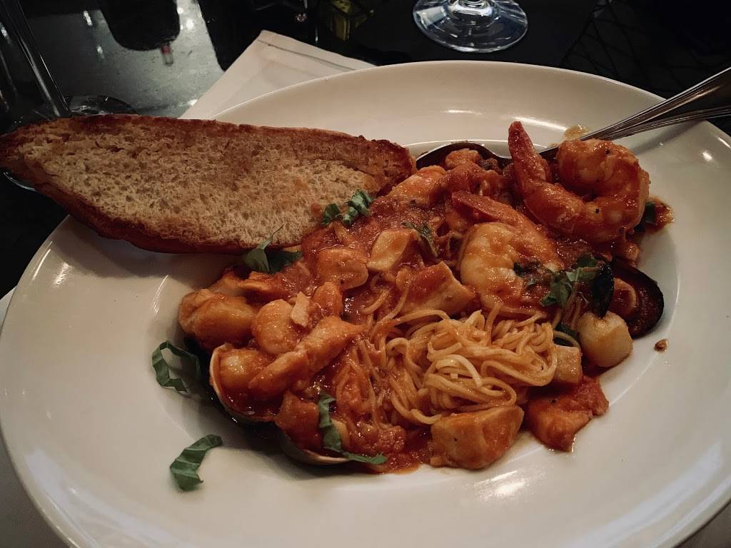 Giovannis Kitchen | restaurant | 8831 Ladue Rd, St. Louis, MO 63124, USA | 3147214100 OR +1 314-721-4100