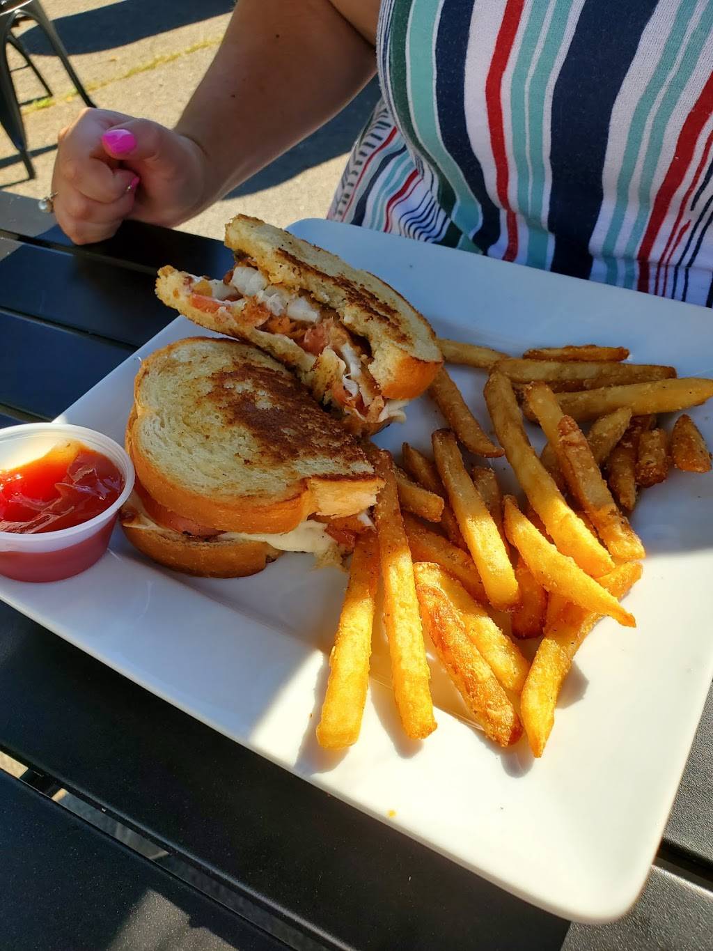 Farley Macs | restaurant | 1616 Hopmeadow St, Simsbury, CT 06070, USA | 8603255162 OR +1 860-325-5162