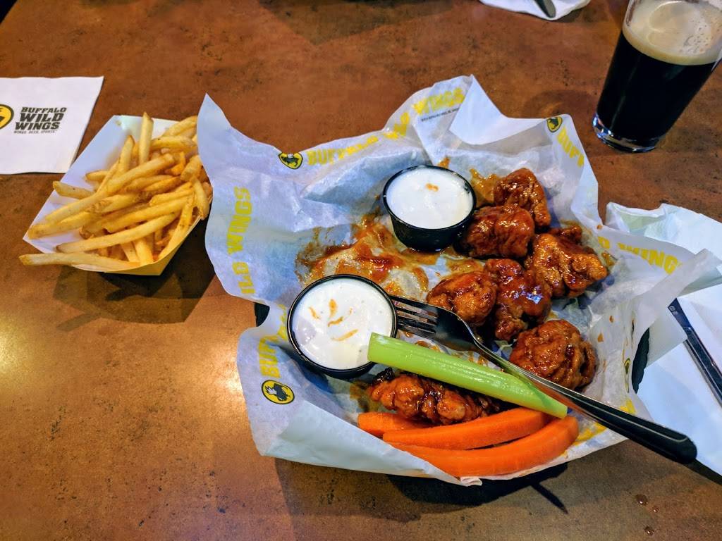 Buffalo Wild Wings | restaurant | 208 Summer St, Stamford, CT 06901, USA | 2033249453 OR +1 203-324-9453