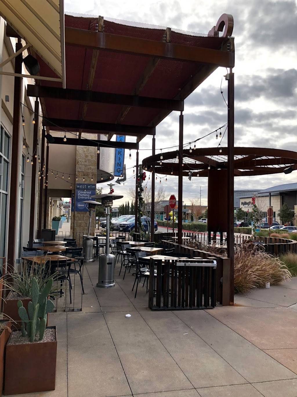 Crave Kitchen & Bar | restaurant | 8889 Gateway Blvd W #2840, El Paso, TX 79925, USA | 9155999866 OR +1 915-599-9866