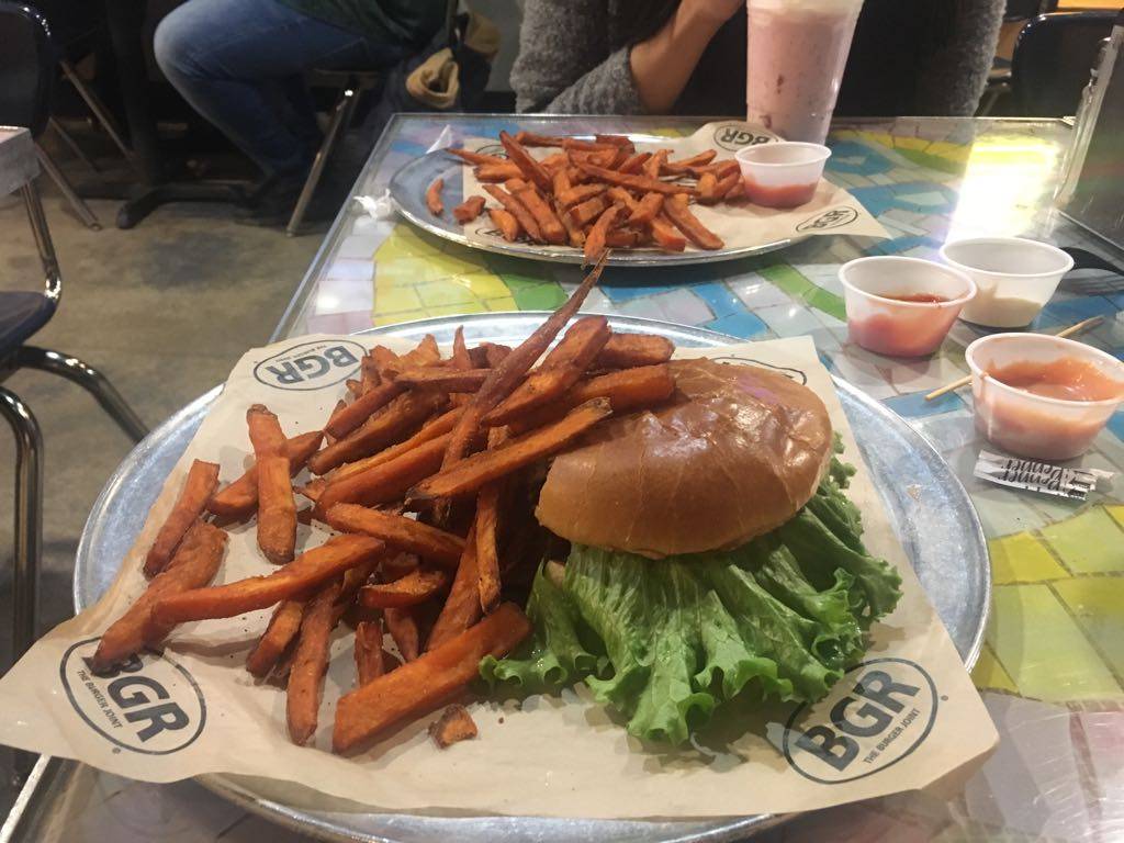 BGR The Burger Joint | restaurant | 2060 Mall Walk, Yonkers, NY 10704, USA | 9143752131 OR +1 914-375-2131