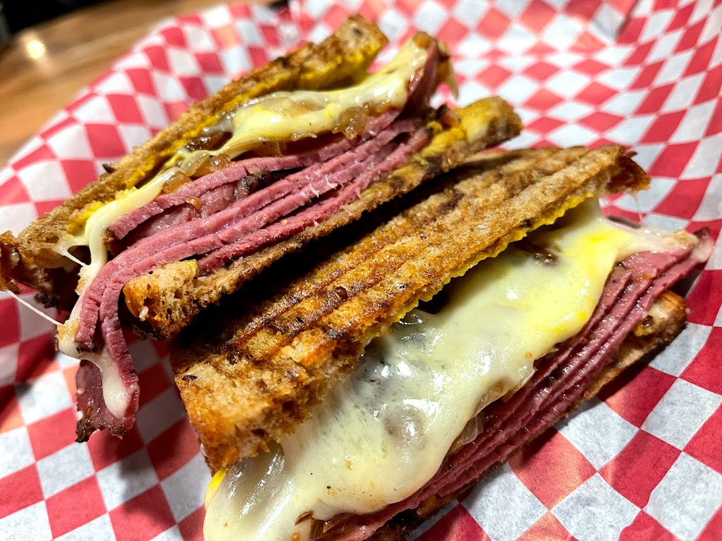 Whiskey Foxtrot Burger Dive | restaurant | 2341 John Hawkins Pkwy Suite 119, Hoover, AL 35244, USA | 2055366172 OR +1 205-536-6172