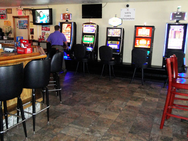 Neighbors Bar & Gaming | restaurant | 7745 Forest Hills Rd, Loves Park, IL 61111, USA | 8153159632 OR +1 815-315-9632