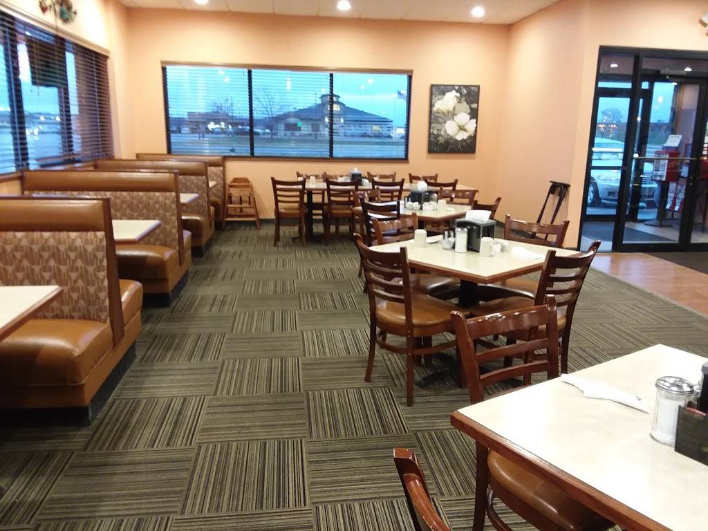 New Hollywood Family Restaurant | restaurant | 2812 New Pinery Rd, Portage, WI 53901, USA | 6087422122 OR +1 608-742-2122