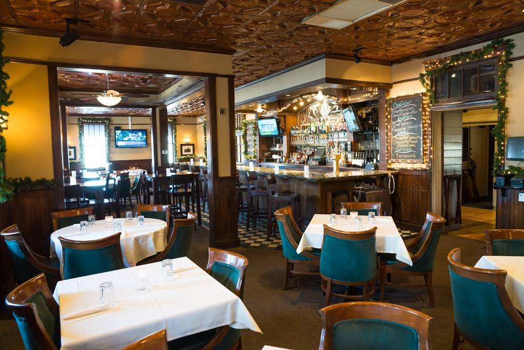 Ice House Mall & Village Shops | shopping mall | 200 Applebee St, Barrington, IL 60010, USA | 8473816661 OR +1 847-381-6661