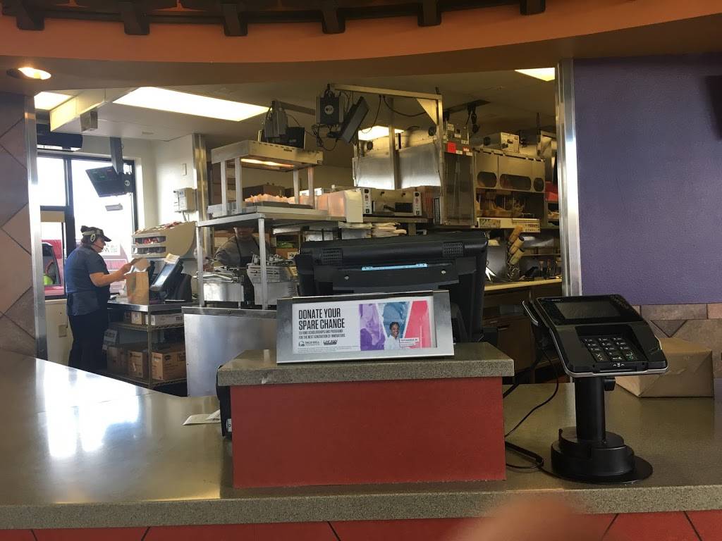 Taco Bell | meal takeaway | 2005 W 136th Ave, Broomfield, CO 80023, USA | 3034520513 OR +1 303-452-0513