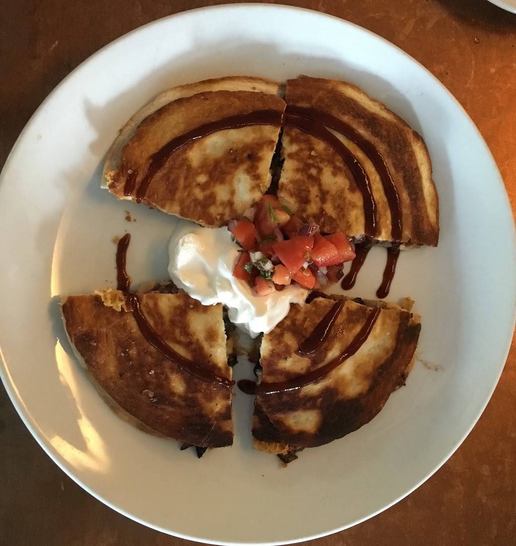 The Coast Grill | restaurant | 1459, 1109 Noyack Rd #2, Southampton, NY 11968, USA | 6312832277 OR +1 631-283-2277