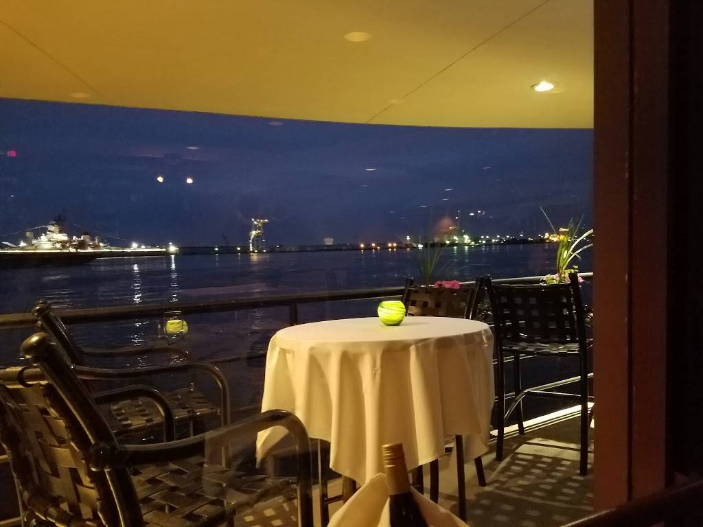 Chart House | restaurant | 555 S Christopher Columbus Blvd, Philadelphia, PA 19147, USA | 2156258383 OR +1 215-625-8383