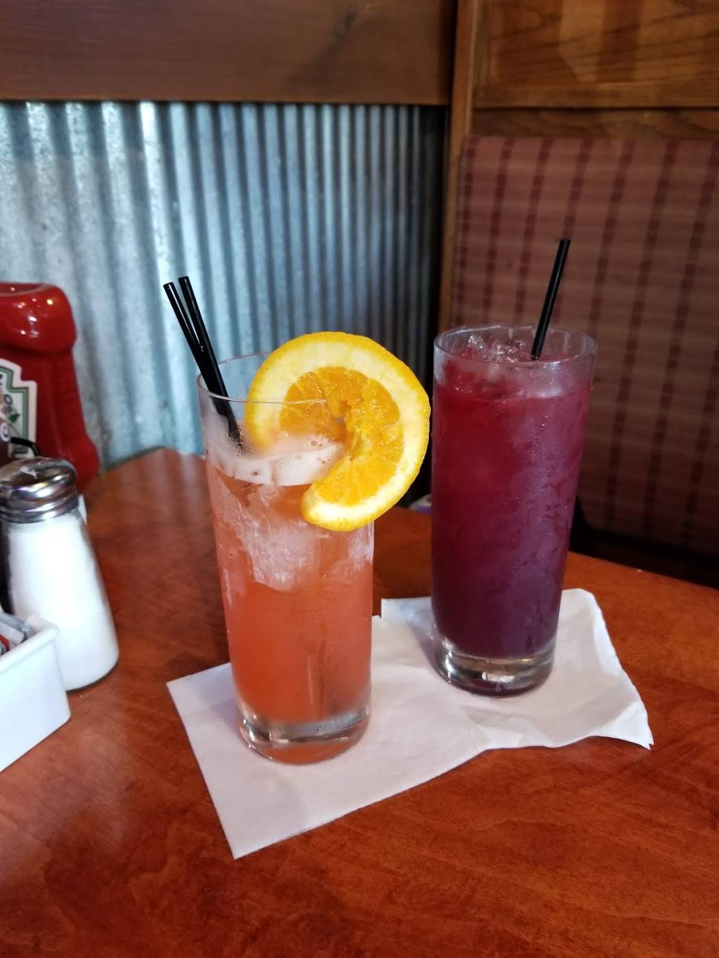 Famous Daves Bar-B-Que | restaurant | 4757 Monroe St, Toledo, OH 43623, USA | 4194757427 OR +1 419-475-7427