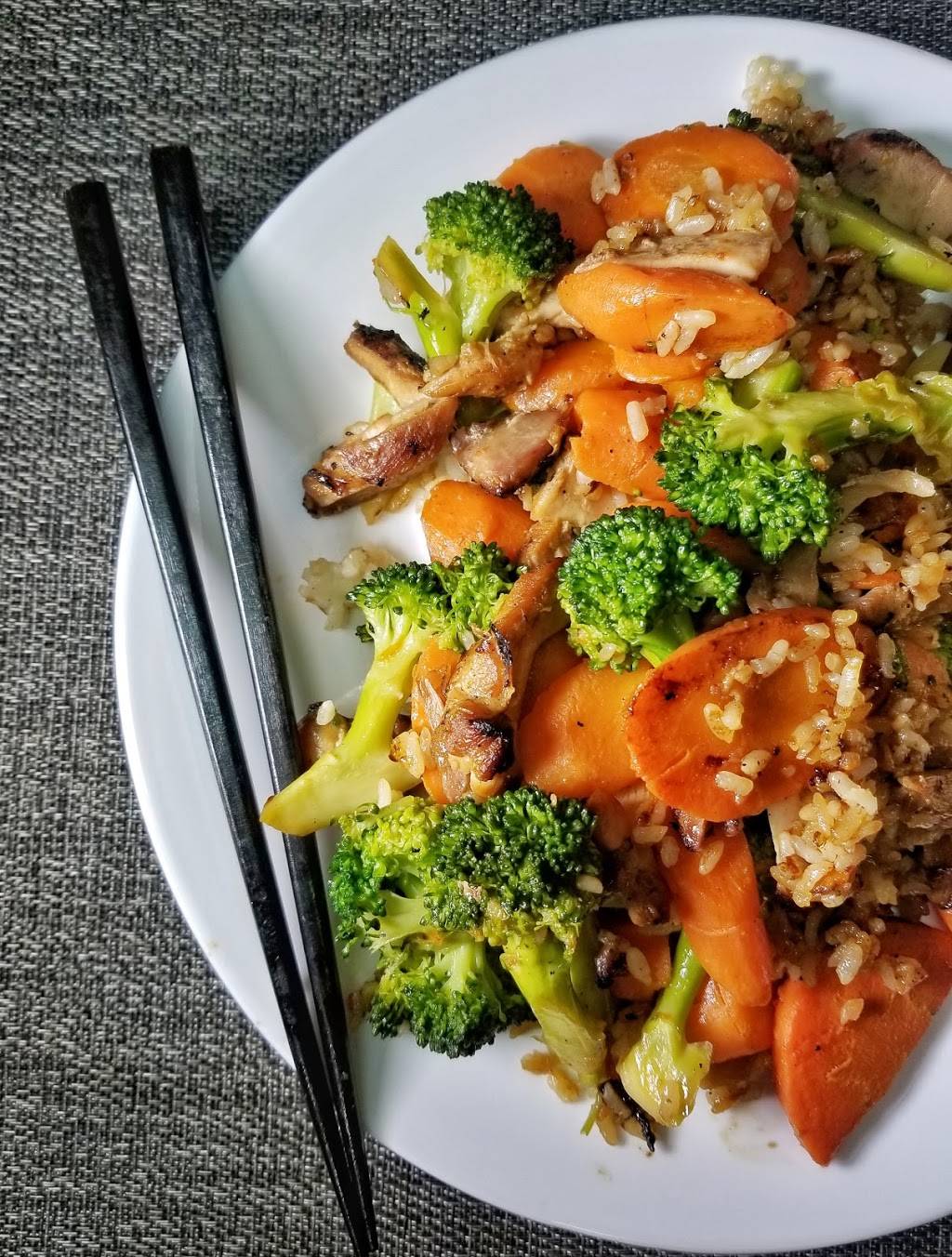 Luus Chicken Bowl | restaurant | 300 N Main St, Manteca, CA 95336, USA | 2098257144 OR +1 209-825-7144